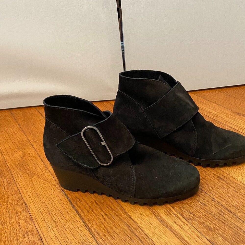Arche, French design, nubuck leather, ankle boot, size 35 (size 5 U.S.)
